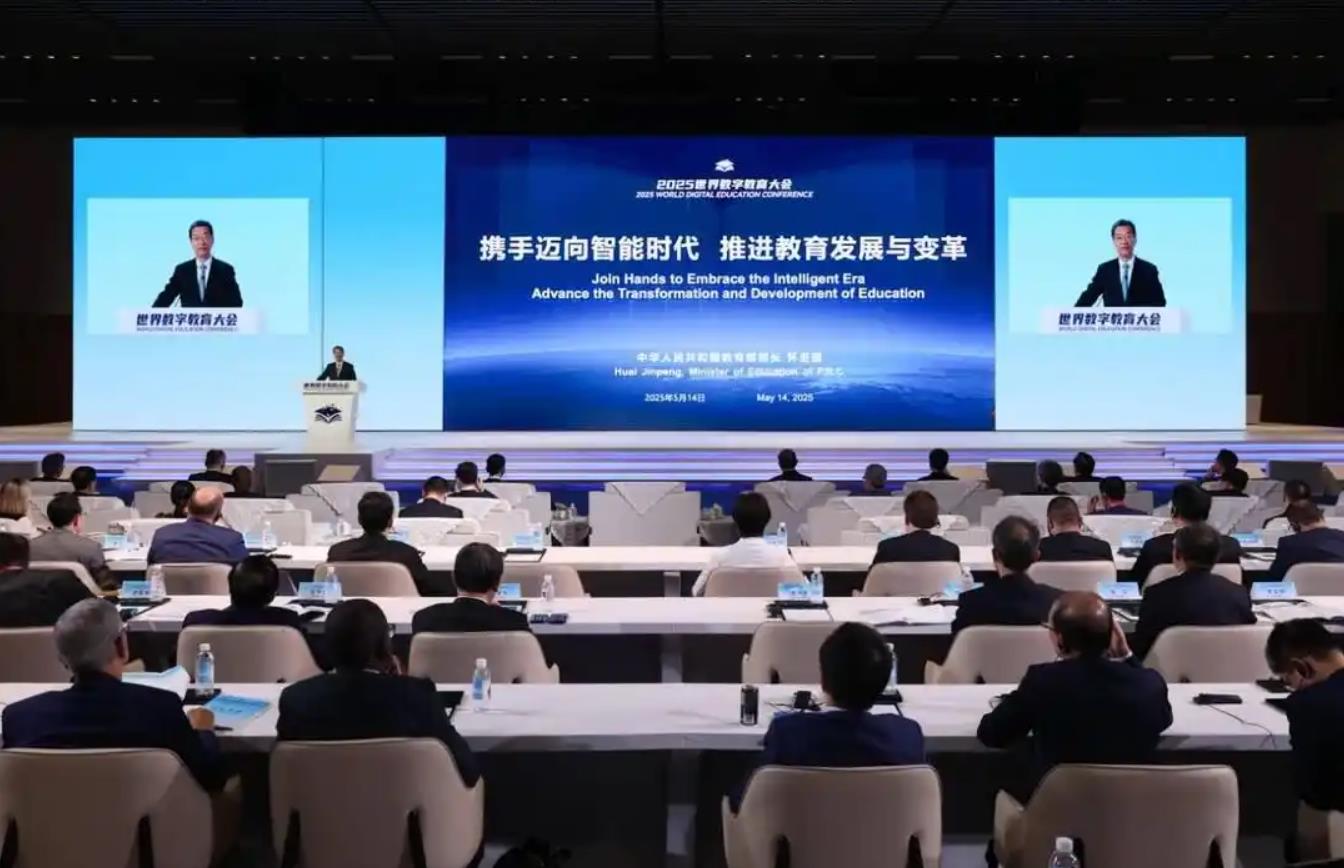 促进智能技术与教育深度融合，探索未来科教融合新范式