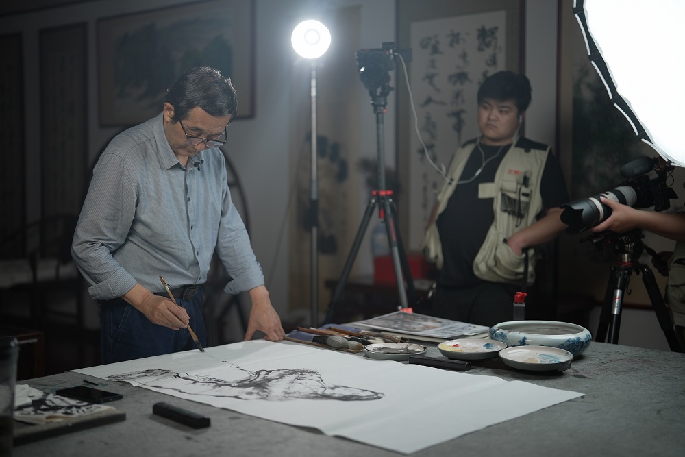 书画家辛宪铭专题片录制完成，将于近期播出